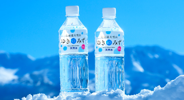 客室には無料ミネラルウォーター2本